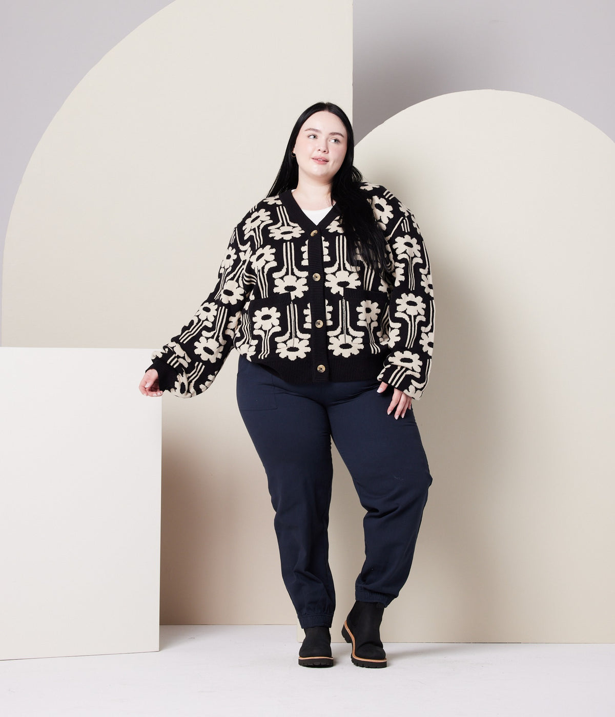 Mars Sweater - Black Flower Motif